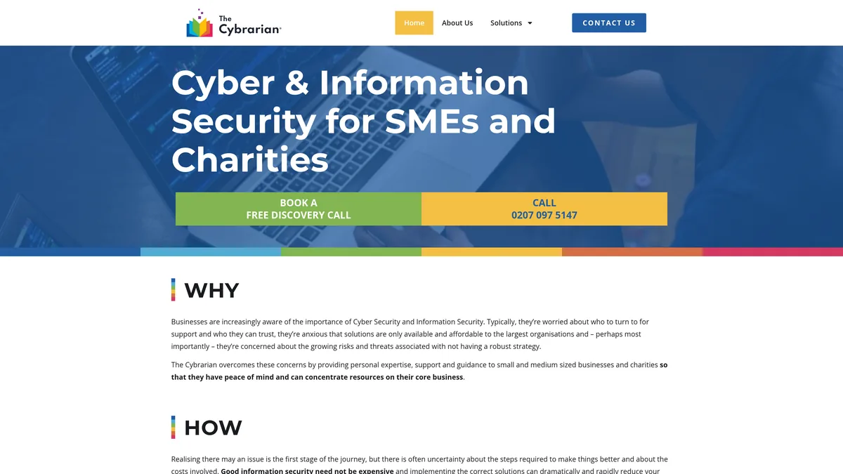 Stara strona The Cybrarian - WordPress z gotowym motywem, stockowe zdjęcie laptopa w hero